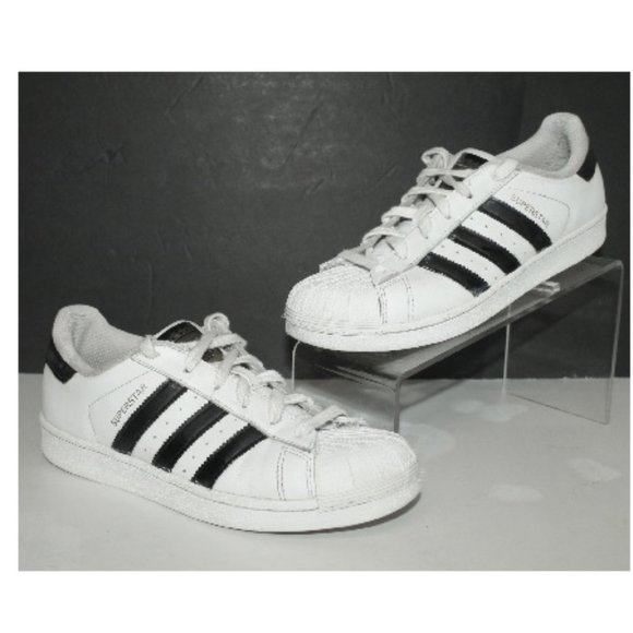 Adidas Superstar Classic Shoe Sneakers Men's 7.5  will fit Woman Size 9 - Picture 2 of 7